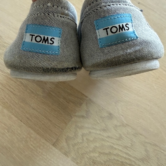 TOMS Women's Polka Dot Gray Flats - Picture 5 of 5